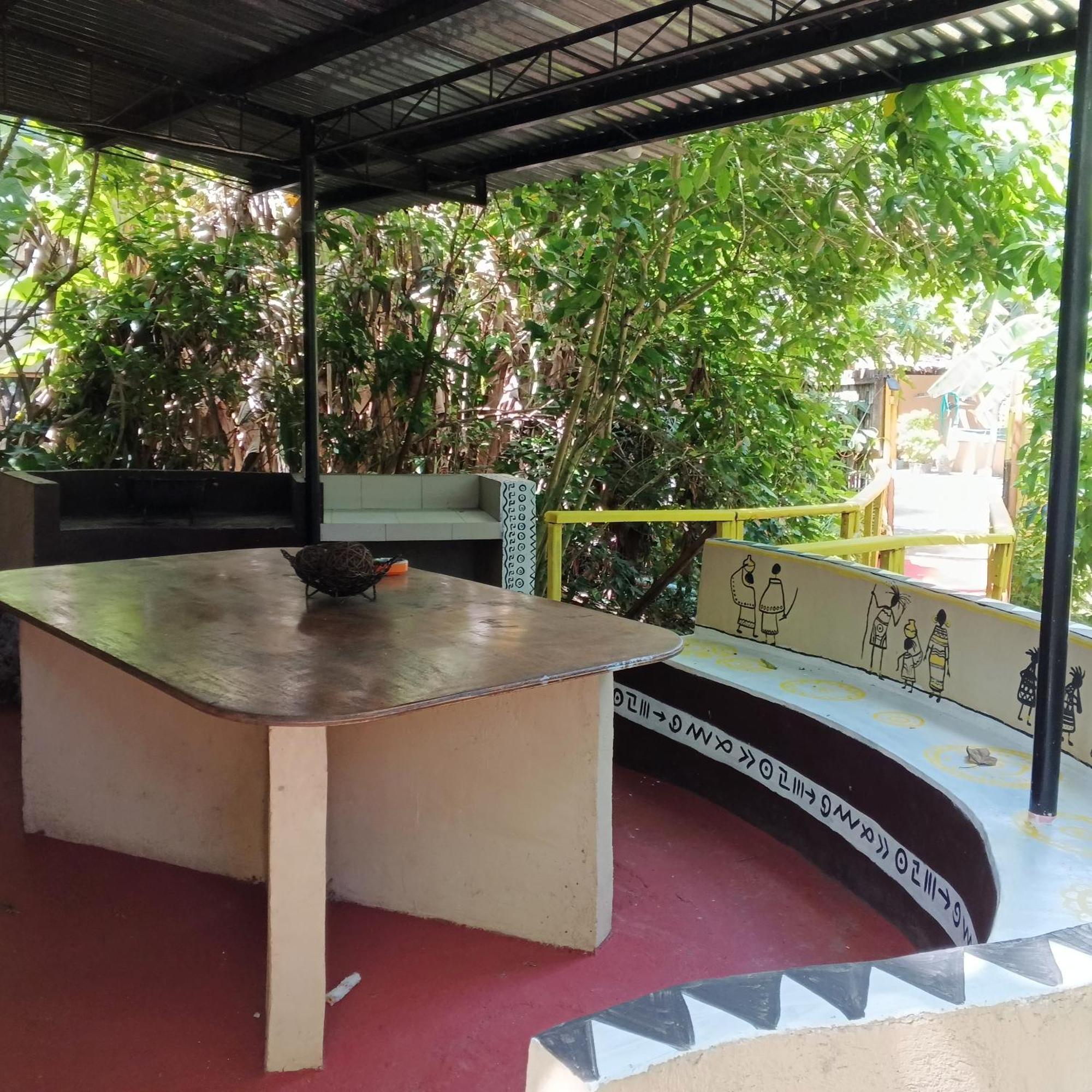 Two Crazy Monkeys Hotel Bakhawan Exterior photo